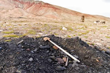 Deurstickers Isole Svalbard, miniera di carbone a cielo aperto © luca.viola(IT)