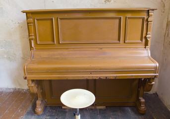 Fototapeta na wymiar historical piano in the old manor room