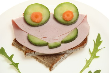 Brot mit Froschfigur