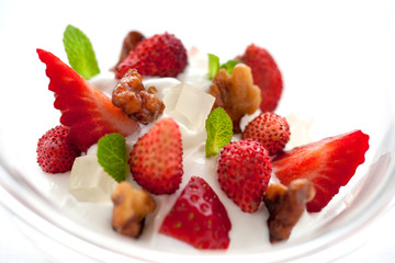 Strawberries with yogurt ice cream