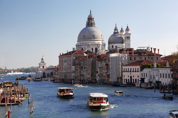 Fototapeta premium Wenecja z łodziami na Canal Grande we Włoszech