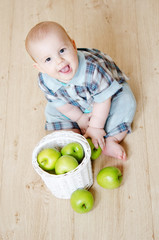 Fototapeta premium little boy with a basket of apples