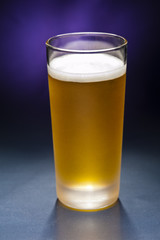 Bier glasses in front of a colorful background