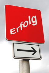 Verkehrszeichen Rot - Richtung Erfolg