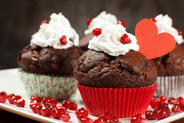 chocolate muffins with blank heart shaped note