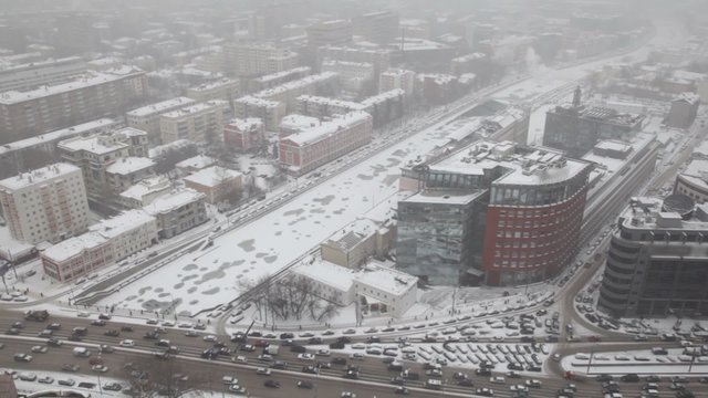 Houses on quay and street traffic on Sadovoye Koltso in Moscow