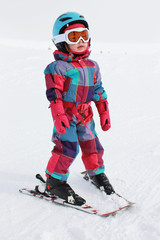 Fototapeta na wymiar Girl on the ski