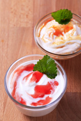 Yogurt or quark with jelly