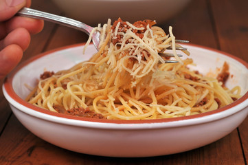 Spaghettis sauce bolognaise et gruyère