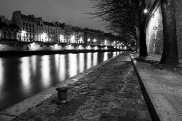 Quai des Orfèvres de Paris au crepuscule © Rob'Art Photo