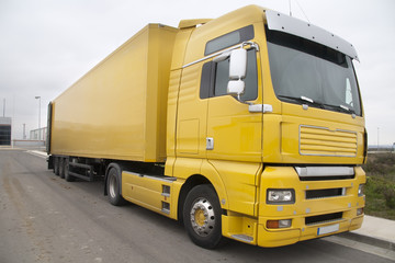 Fototapeta na wymiar ciężarówka żółty
