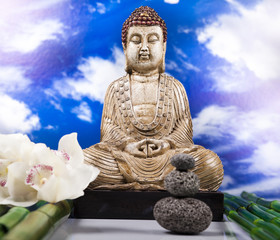 Obraz premium Buddha and blue sky background