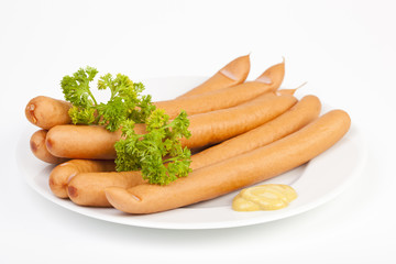 Würstchen auf einen Teller