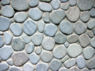 Pared con piedras pulidas
