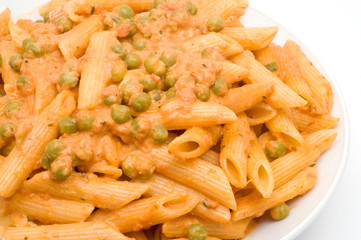 Penne mit Ricotta-Soße und Erbsen