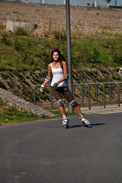 Sport im freien macht Skaterin Spass