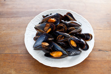 piatto di cozze aperte