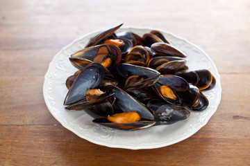 piatto di cozze aperte