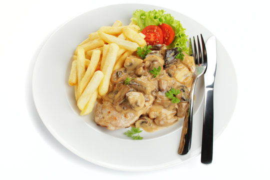 J&auml;gerschnitzel mit Pommes frites