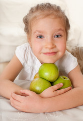 Fototapeta na wymiar Child with apples