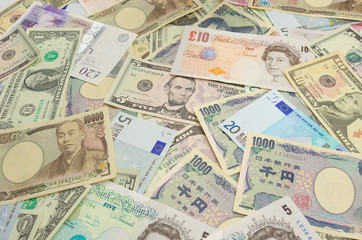 Fototapeta na wymiar Dolar amerykański, japoński jen, euro, funt szterling