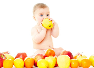 Fototapeta na wymiar baby with fruit