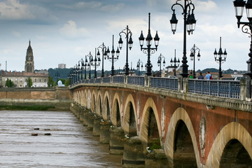 pont de pierre à bordeaux