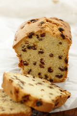 cake with raisins