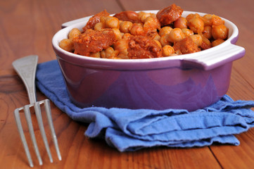 Petit plat de pois chiches au chorizo