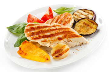 Grilled turkey fillet and vegetables