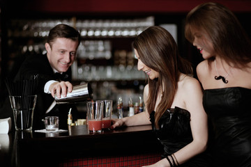 Freundinnen im Club
