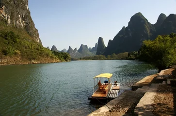 Foto op Plexiglas Bamboo raft with li river © cityanimal