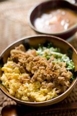 三色丼