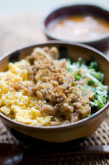 三色丼
