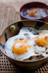 目玉焼き丼
