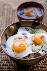 目玉焼き丼