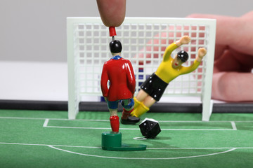 Fussballspiel mit Tipp-Kick-Figuren