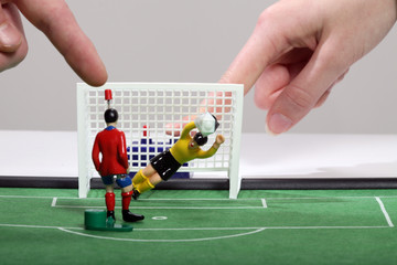 Fussballspiel mit Tipp-Kick-Figuren