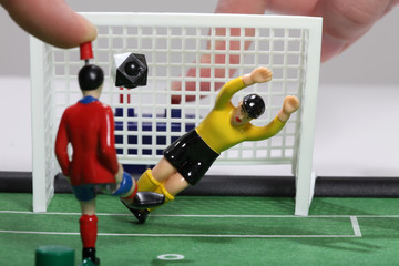 Fussballspiel mit Tipp-Kick-Figuren
