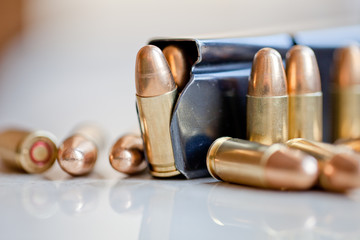 magazynek i naboje © mariusz szczygieł