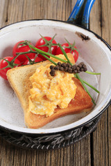 Scrambled eggs on toast