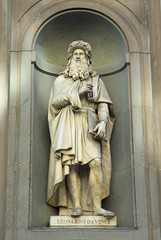 Florence Leonardo da Vinci statue.