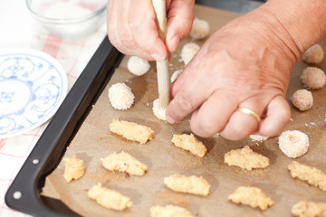 verschiedne Plätzchen auf Backblech