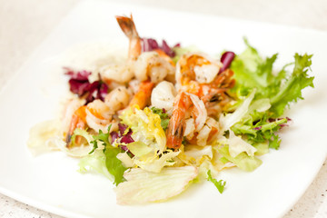 salad with shrimps