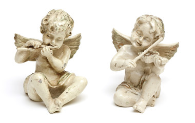 Fototapeta na wymiar dwa posągi aniołów