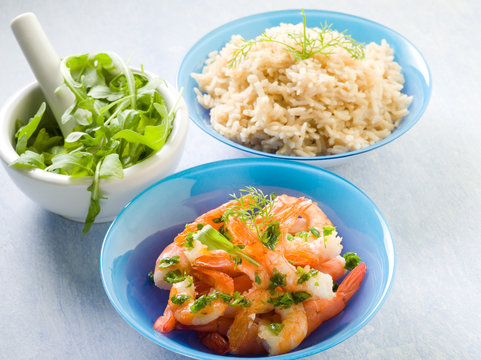 shrimp with rice and arugula
