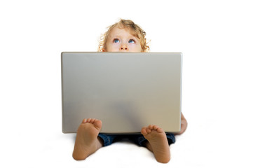Kind mit Laptop