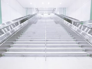 Fototapete Treppen Lange Treppe im Untergrund