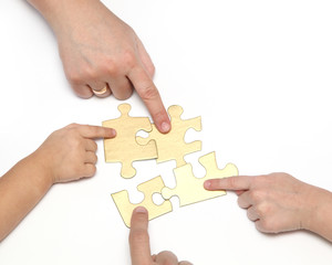 hand with puzzle