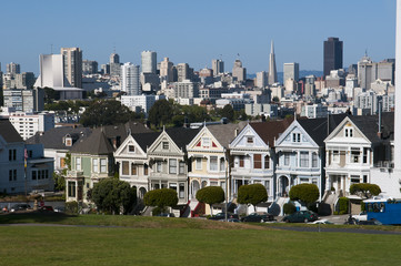 panorama of the painted ladies with skyline of San Francisco